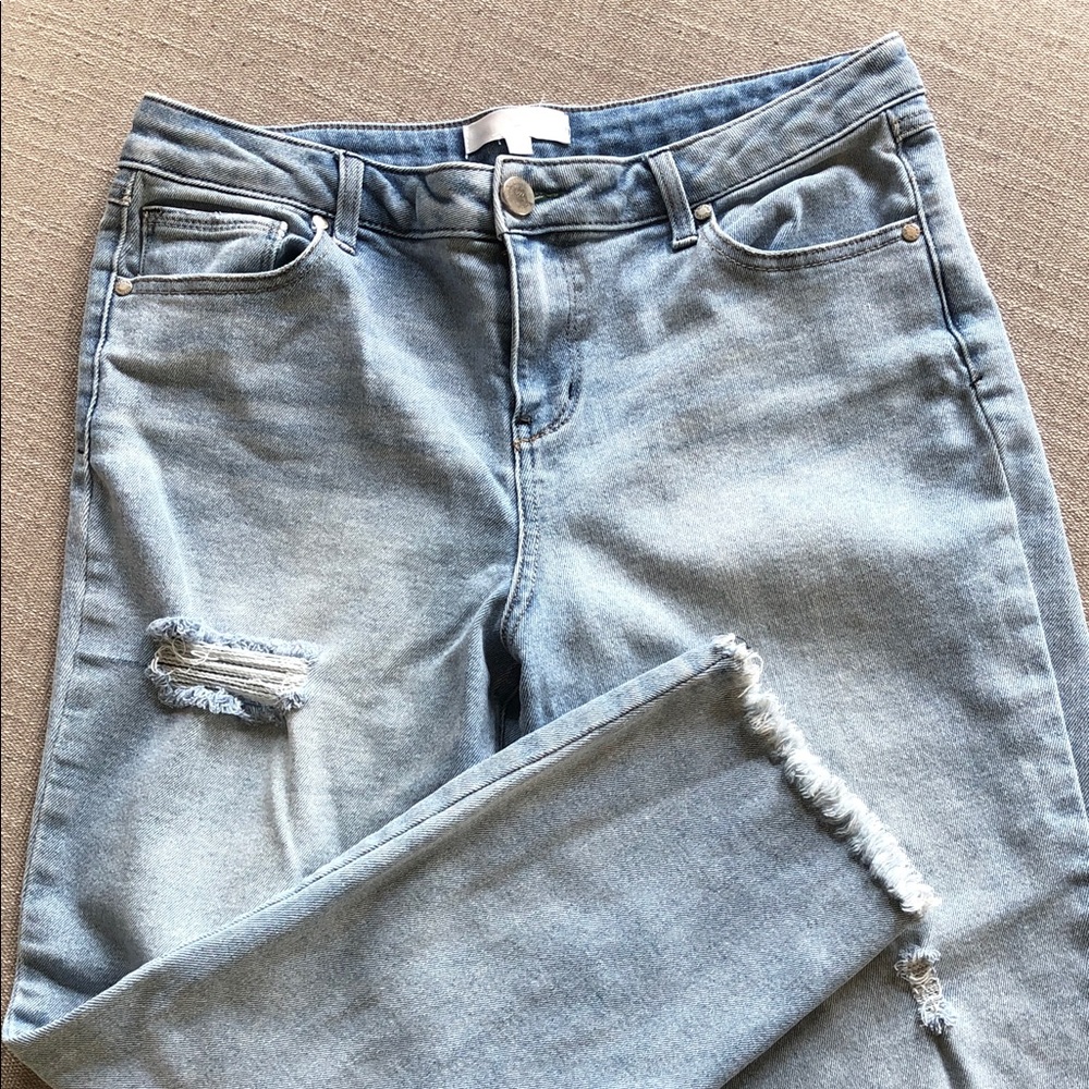 Light Wash 1822 Distressed Women's Denim Jeans. Size 10. Loose fit.